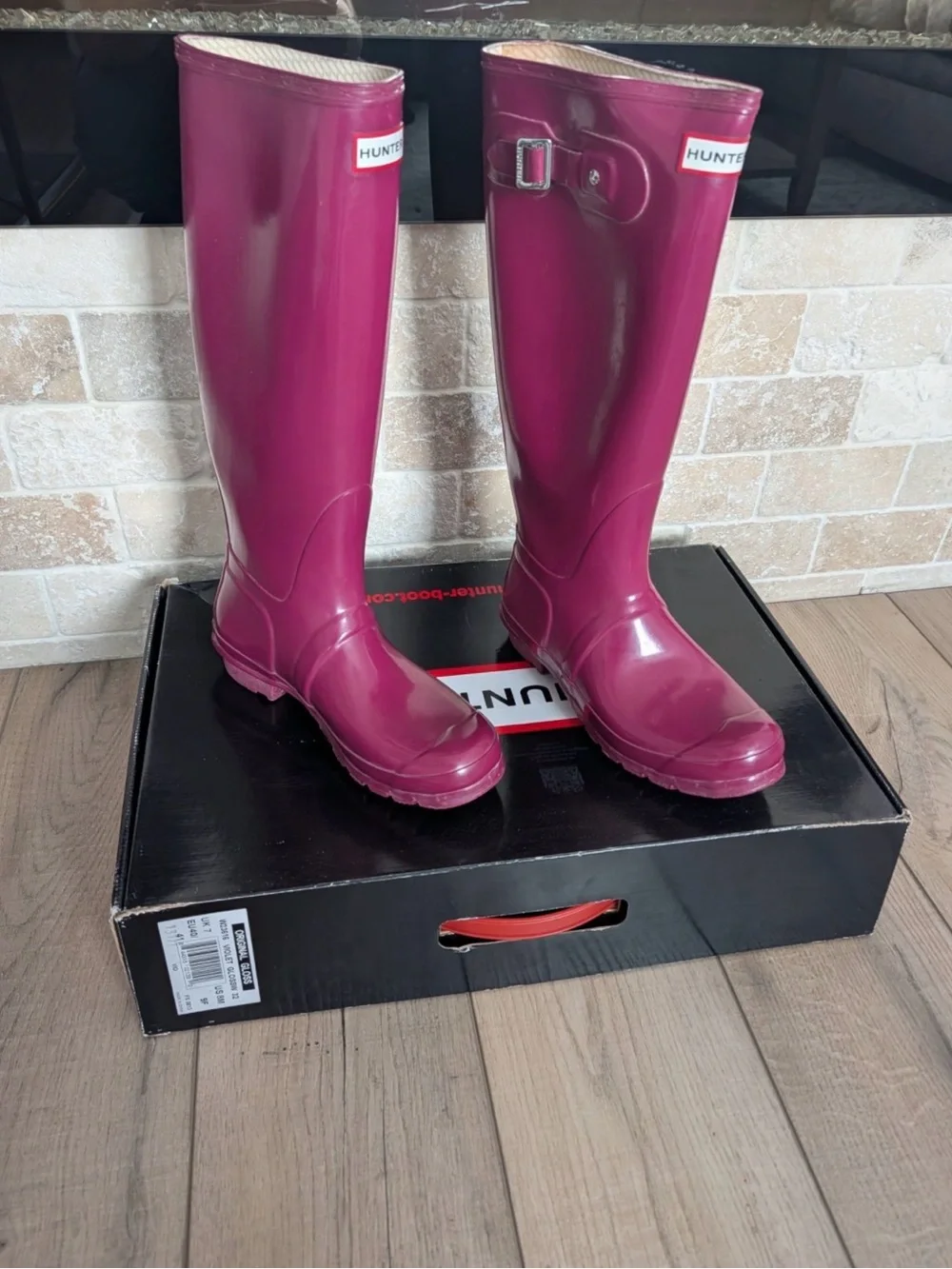 Hunter Women's Tall Gloss Rain Boots in Berry Pink